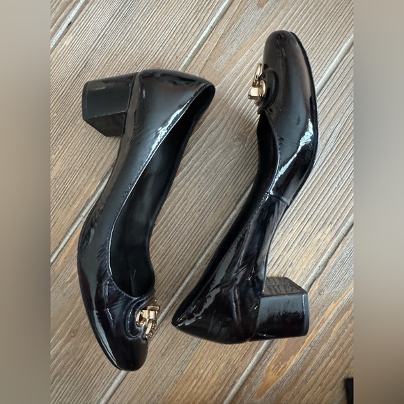 Tory Burch RARE Black Patent Leather Block Heels with logo locket - Picture 4 of 15